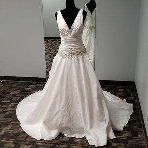 Exclusively by Ace wedding,V-neck,size 14,beaded